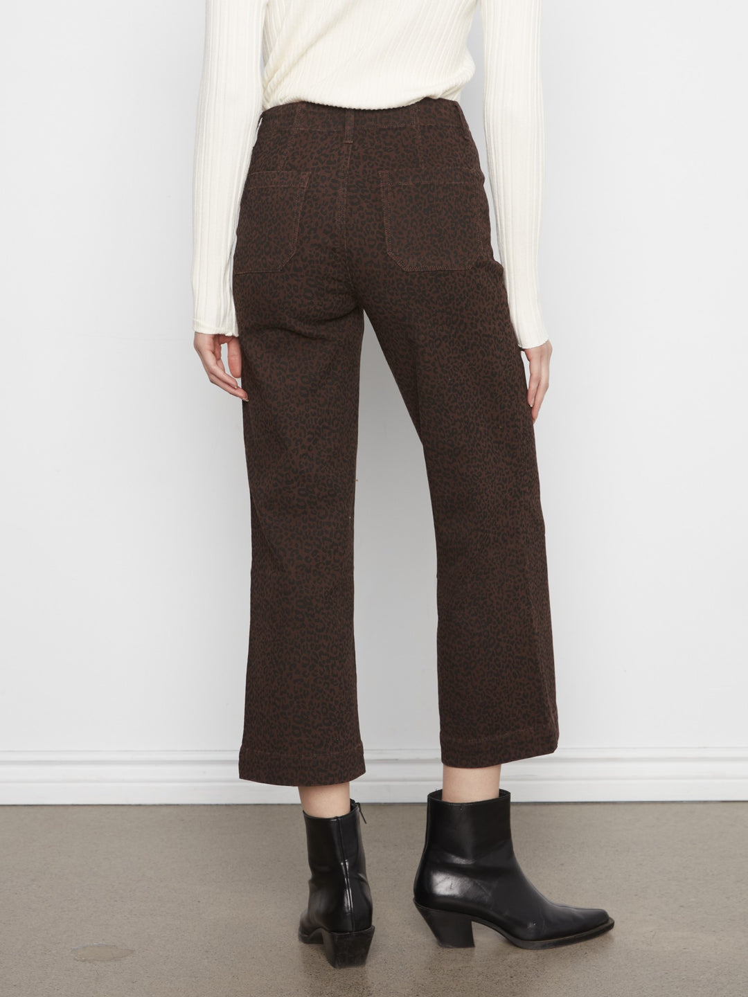 Leopard Print Patch Pocket Cropped Pant