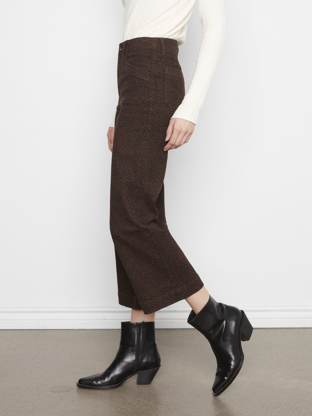 Leopard Print Patch Pocket Cropped Pant